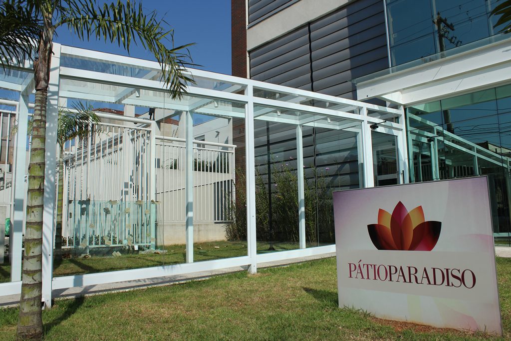 2017 PATIO PARADISO
